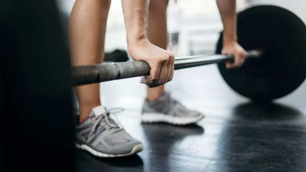 how many calories does lifting weights burn